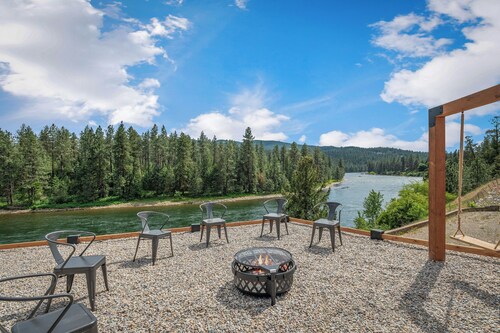 Waterfront home w/River access & Amazing views