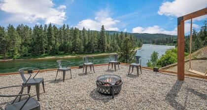 Waterfront home w/River access & Amazing views