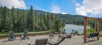 Waterfront home w/River access & Amazing views