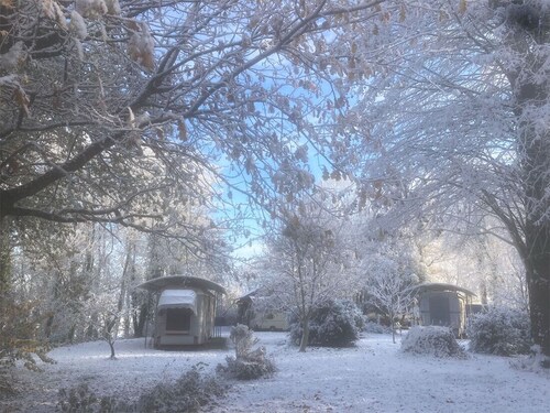 Authentic fairground caravan, near the Morvan Nature Park
