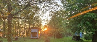Authentic fairground caravan, near the Morvan Nature Park