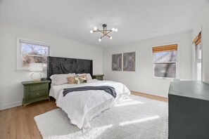 4 bedrooms, iron/ironing board, Internet, bed sheets - Brand New Listing - Spacious 4/2 in S.Charlotte• Perfect for Families & Groups. (Charlotte)