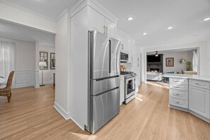 Interior - Brand New Listing - Spacious 4/2 in S.Charlotte• Perfect for Families & Groups. (Charlotte)