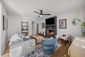 Living area - Brand New Listing - Spacious 4/2 in S.Charlotte• Perfect for Families & Groups. (Charlotte)