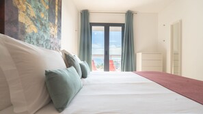 Iron/ironing board, travel cot, free WiFi, bed sheets - Amethyst by LovelyStay (Canico)