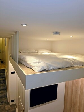 1 bedroom, iron/ironing board, free WiFi, bed sheets - Modern Suites near Notting Hill & Portobello Road (London)