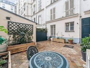 Outdoor dining - Gaston de St-Paul - Alma Marceau 2bdr by B'Your Home (Paris)
