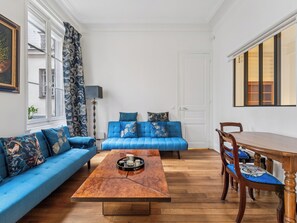 TV - Gaston de St-Paul - Alma Marceau 2bdr by B'Your Home (Paris)