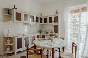 Dining - Endless Charm by Monholiday (Monopoli)