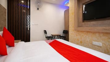 Kahden hengen economy-huone | Ylelliset vuodevaatteet, untuvapeitot, memory foam -patjalliset sängyt