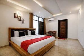Economy Double Room | Premium bedding, down comforters, memory foam beds, blackout drapes - KDSON Vindhya Inn (Mahipalpur, New Delhi)