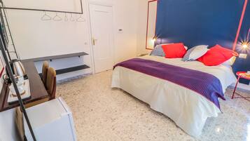 1 bedroom, internet, bed sheets