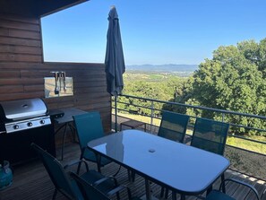 Outdoor dining - Séjour, vue sur les Pyrénées (Villarzel-du-Razès)