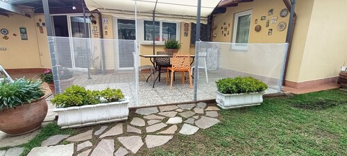 Cozy and quiet two-room apartment with garden a short distance from the sea.