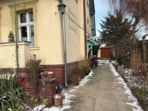 Unclassified image, 5 of 19, button