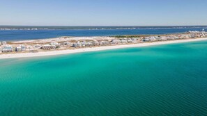 Plage, chaises longues, serviettes de plage