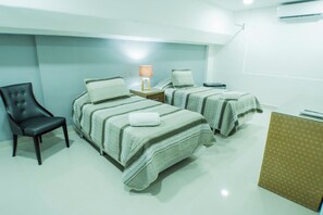 1 bedroom, Internet, bed sheets - Cozy 1-bedroom hotel in serene Santo Domingo with AC downtown (Santo Domingo)