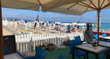 Apartment 30 meters from the beach