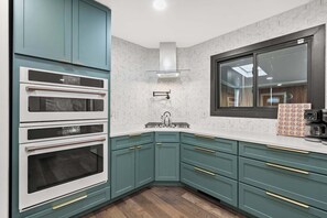 Unclassified image, 3 of 38, button - Pickball & Basketball|Pool|HotTub|GameRoom|FirePit (Columbus)