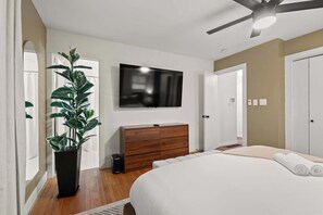 Unclassified image, 4 of 38, button - Pickball & Basketball|Pool|HotTub|GameRoom|FirePit (Columbus)