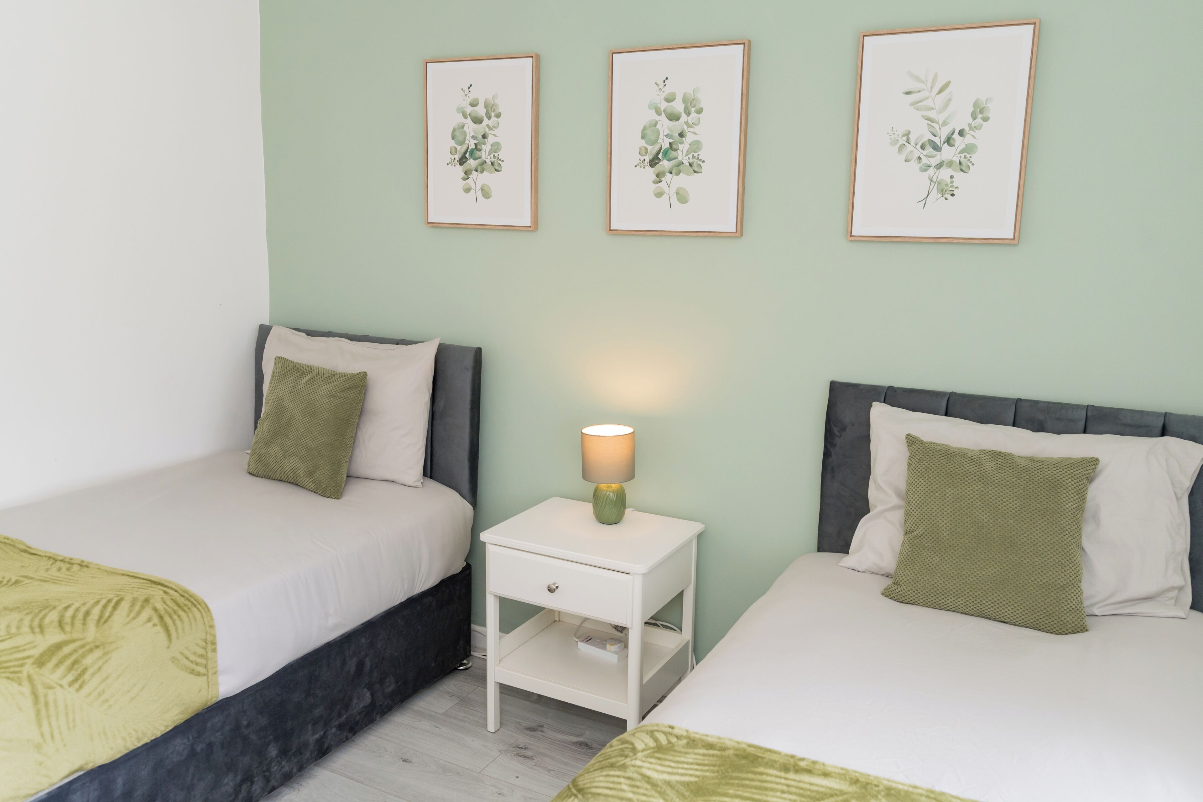 3 chambres, fer et planche à repasser, Wi-Fi, draps fournis