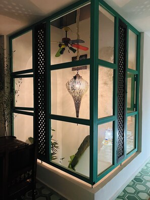 المنشأة من الخارج