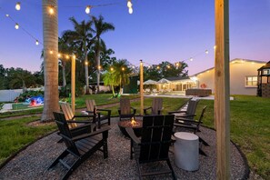Terrace/patio - 5 Bedroom Waterfront Retreat - Heated Pool, Mini Golf & Games! Sleeps 18 (Largo)