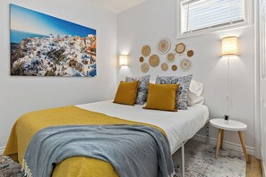 2 bedrooms, iron/ironing board, WiFi, bed sheets - The Sunset Suite - Peaceful 2bd, 2bth Retreat in Cambridge, ON (Cambridge)