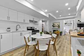 Private kitchen - The Sunset Suite - Peaceful 2bd, 2bth Retreat in Cambridge, ON (Cambridge)