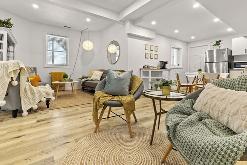 The Sunset Suite - Peaceful 2bd, 2bth Retreat in Cambridge, ON