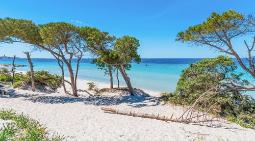ClickSardegna Miral Suite with Private Parking & Balcony near Alghero Beaches