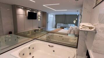 Presidential-Suite, Whirlpool, Stadtblick