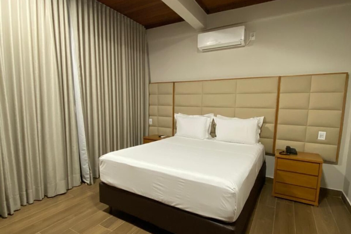 Superior Suite, Hot Tub, City View | Iron/ironing board, WiFi (free)