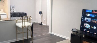 Lake view 2-bedroom apartment with fireplace in  Marietta nearCumberland Mall