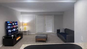 Télévision, cheminée