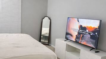 2 chambres, fer et planche à repasser, Wi-Fi, draps fournis