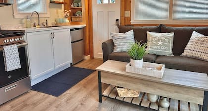 Yarmouth Cottage Steps to Water Park & Near Beach