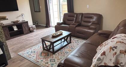 Rustic cozy & comfortable 2-bedroom condo conveniently located in lovely Midland