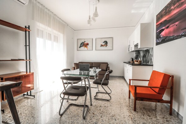Interior - Apartment with balcony near Maradona Stadium (Napoli)