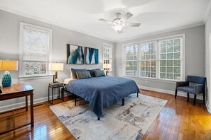 5 slaapkamers, een strijkplank/strijkijzer, gratis wifi, beddengoed