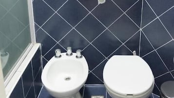 Comfort Double or Twin Room | Bathroom