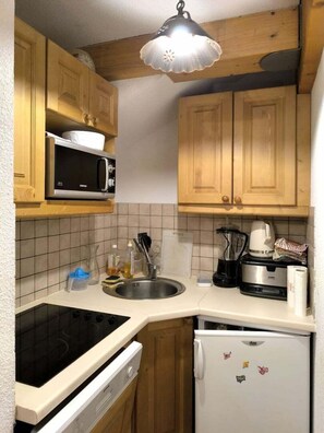 Réfrigérateur, micro-ondes, four, lave-vaisselle