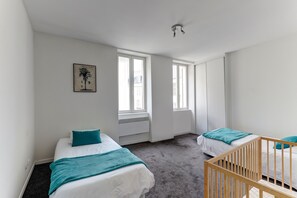 3 bedrooms, iron/ironing board, free WiFi, bed sheets - Le Balcon des Thermes - Proche des Thermes (Néris-les-Bains)