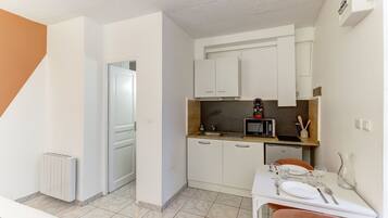 Coffee/tea maker, fridge, microwave, toaster