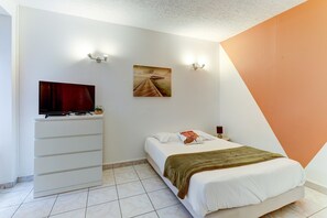 1 chambre, fer et planche à repasser, Wi-Fi gratuit, draps fournis