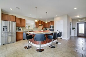 Mikrovågsugn, ugn, spishäll och diskmaskin