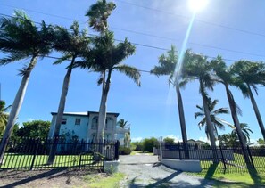 Property grounds - Perfect 3-bedroom house with AC and pool in a gated community in Frederiksted (Frederiksted)