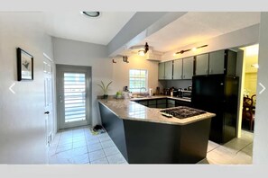 Fridge, microwave, oven, stovetop - Perfect 3-bedroom house with AC and pool in a gated community in Frederiksted (Frederiksted)