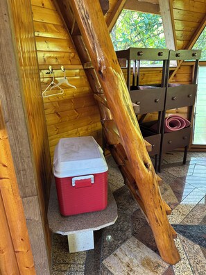 Interior - Glam camping in a private artistic solar eco-cabin (Keaau)