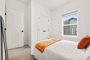 3 chambres, fer et planche à repasser, Wi-Fi, draps fournis